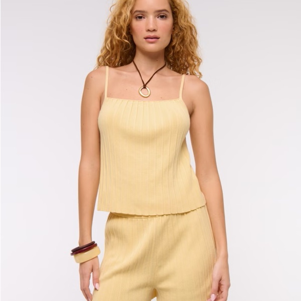 Abercrombie and fitch pleated yellow sweater short - M - worn once!